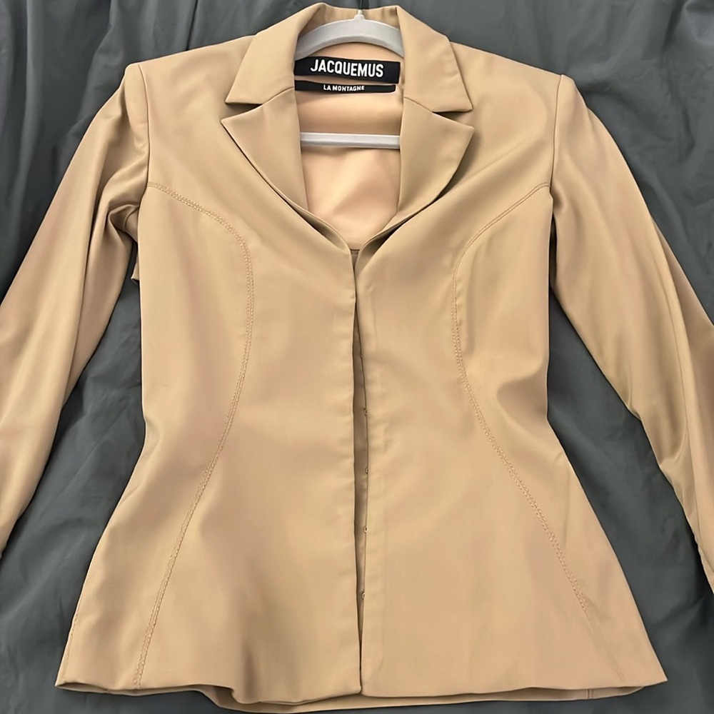 Jacquemus tan blazer on size 34